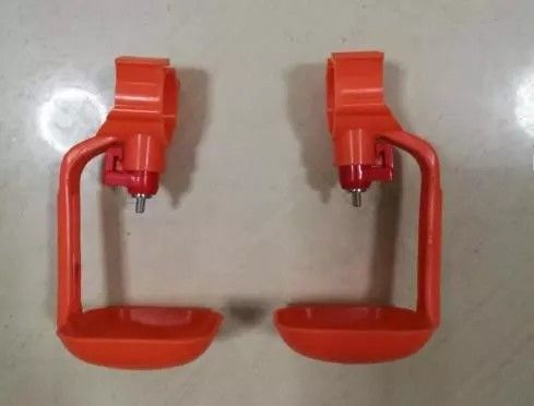 農場の鶏のニップル酒飲みシステム カップが付いている 360 度機能