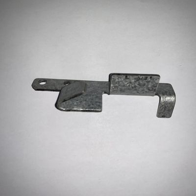 亜鉛メッキ調整プレート家禽ブラケット G.I.養鶏場用アジャスター