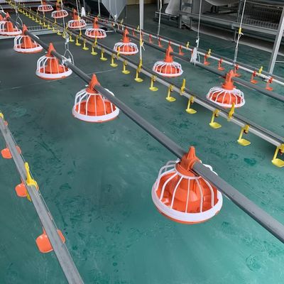ブロイラー プロダクトのための電流を通された管の養鶏機械